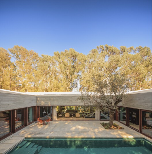 Casa Oeiras, OODA. Image © Fernando Guerra FG+SG Casa Oeiras, OODA. Image © Fernando Guerra FG+SG