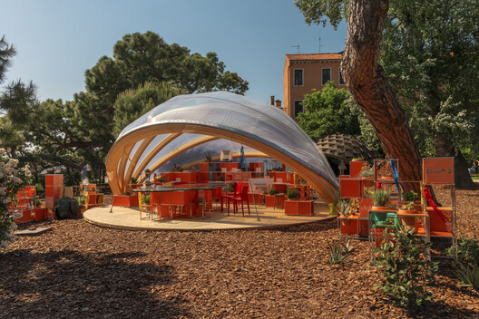 The Virginia Tech Honors College and Cloud 9 + Enric Ruiz Geli at Time Space Existence 2025. Installation view at Marinaressa Gardens. Image © Celestia Studio The Virginia Tech Honors College and Cloud 9 + Enric Ruiz Geli at Time Space Existence 2025. Installation view at Marinaressa Gardens. Image © Celestia Studio