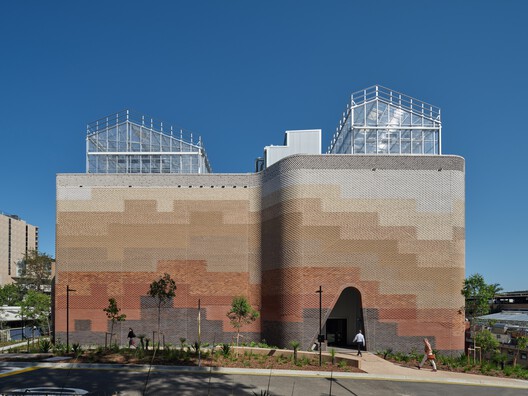 East elevation / entry. The pixelated pattern illustrates Queensland’s soil profile. This is the same soil which support the growth of the plants inside and the same geology that provided the clays for the bricks which made the building.. Image © Christopher Frederick Jones East elevation / entry. The pixelated pattern illustrates Queensland’s soil profile. This is the same soil which support the growth of the plants inside and the same geology that provided the clays for the bricks which made the building.. Image © Christopher Frederick Jones