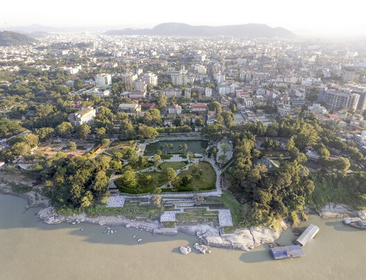 Urban Regeneration of Brahmaputra Riverfront / atArchitecture. Image © Avneesh Tiwari Urban Regeneration of Brahmaputra Riverfront / atArchitecture. Image © Avneesh Tiwari