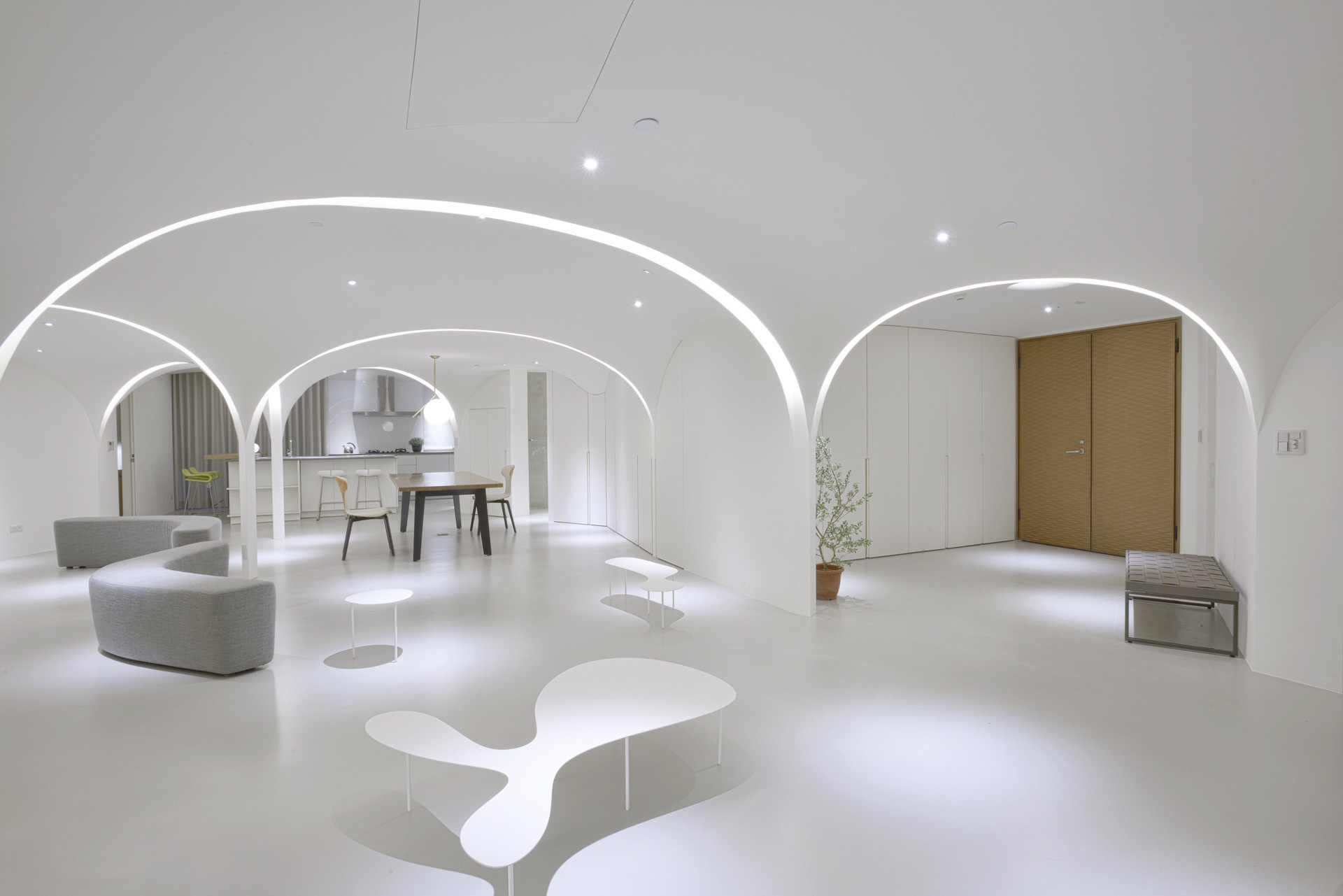 Step Into the Soothing White Home Where Arches, Curves and Sunlight Shape Every Room